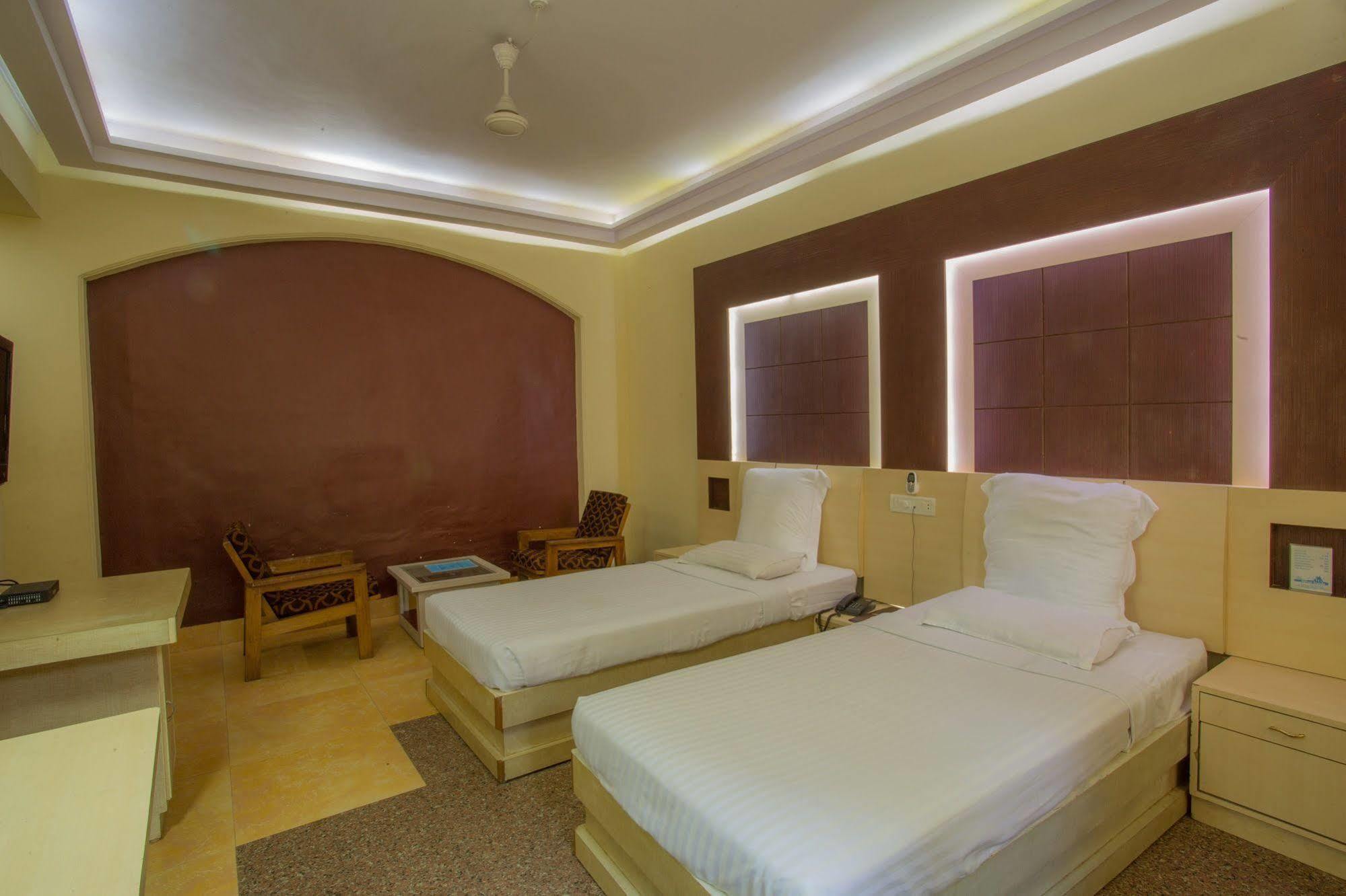 Silver Sands Beach Resort Колва Екстериор снимка