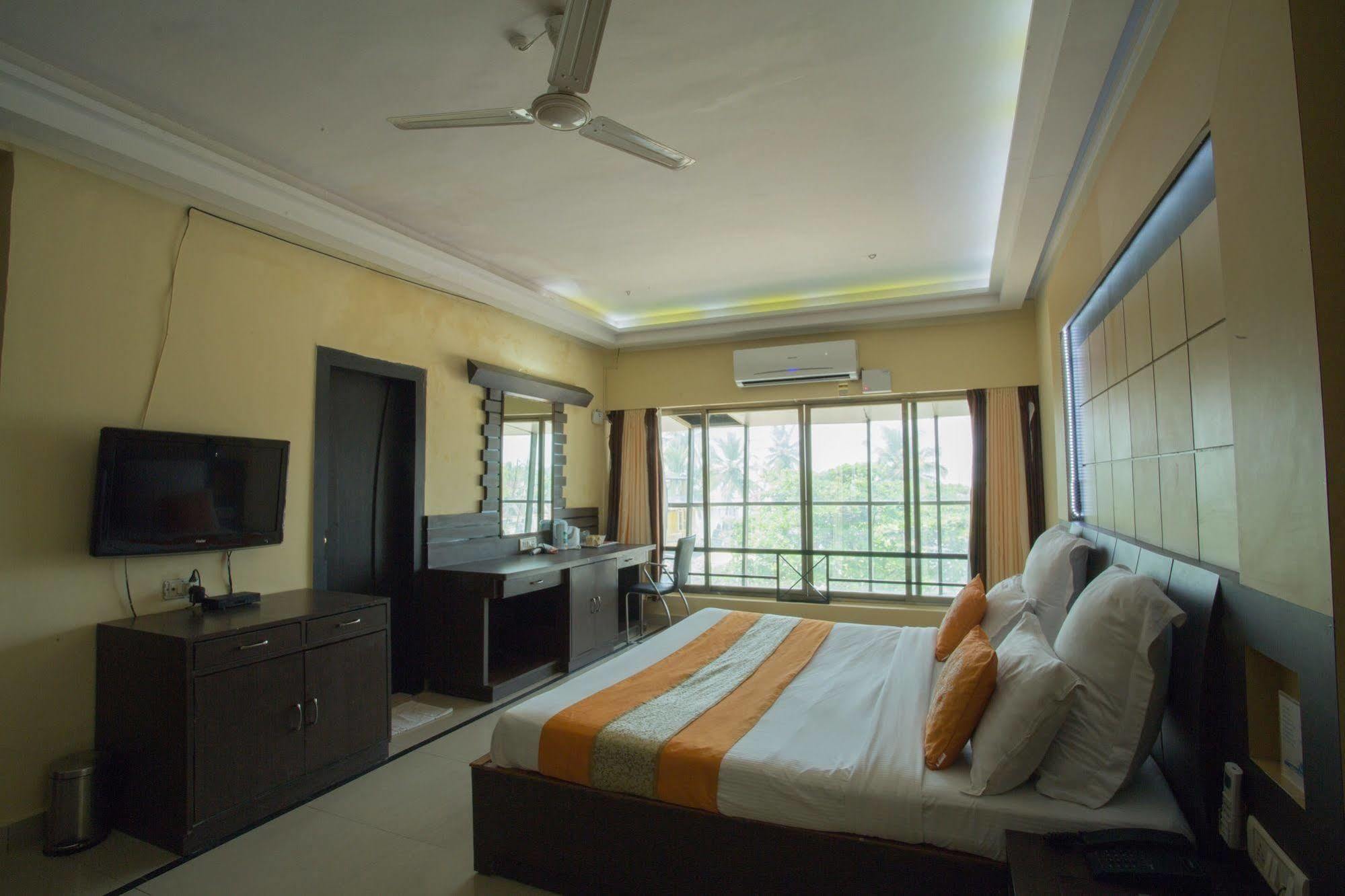 Silver Sands Beach Resort Колва Екстериор снимка