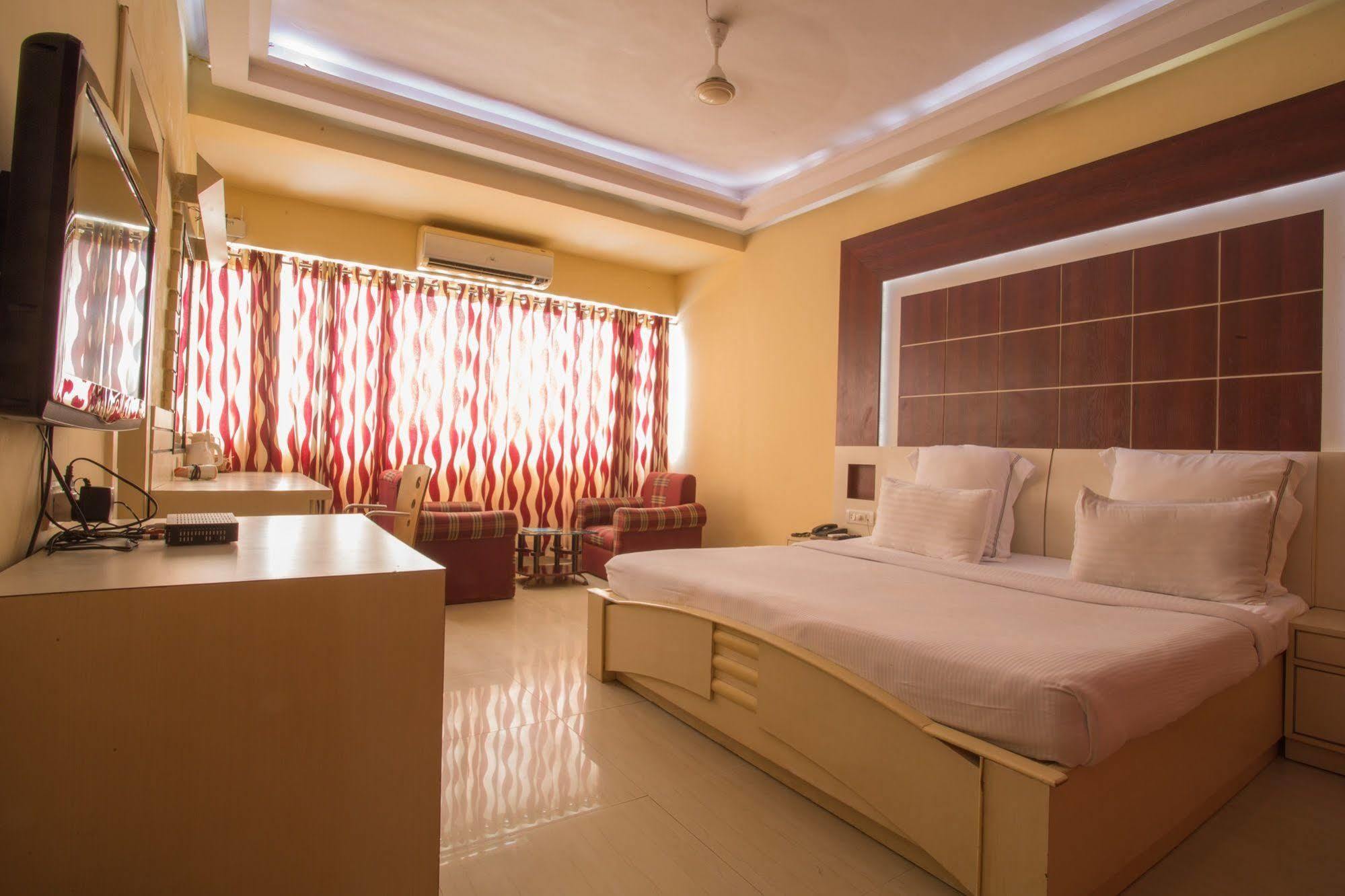Silver Sands Beach Resort Колва Екстериор снимка